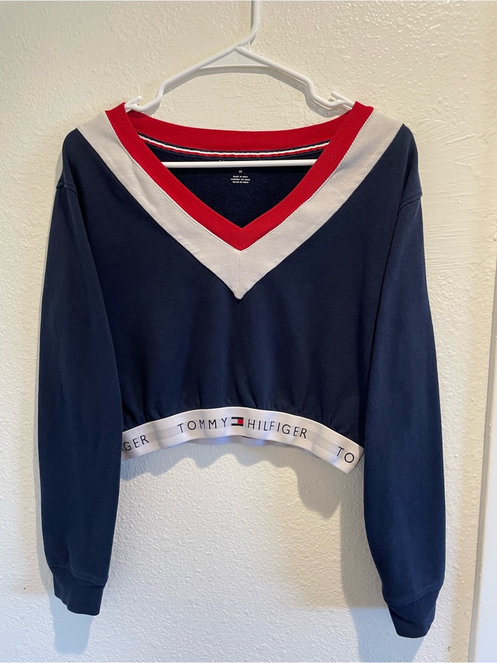 💙 Tommy Hilfiger Retro Cropped Sweatshirt Size M